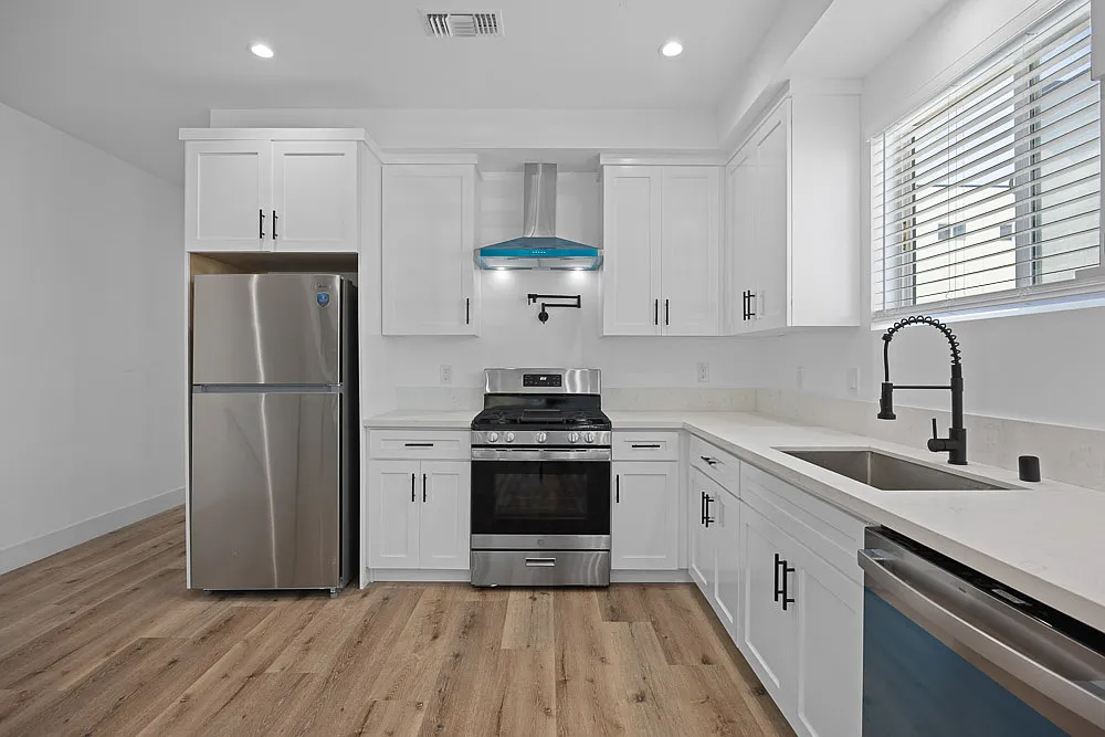 4 bed, 1620 sqft, $4,300 — Photo 2