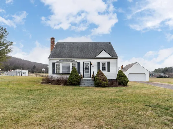 157 Humbert Rd, Crimora, VA 24431