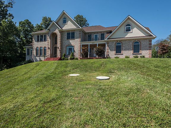 2nd image of 25104 Highland Manor Ct