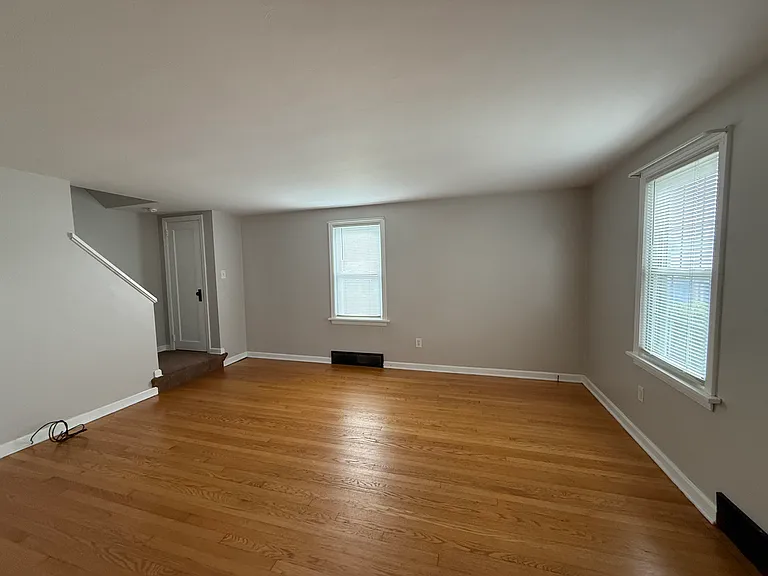 144 Oak St — Photo 5