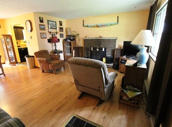 2nd image of 8890 Dewey Dr