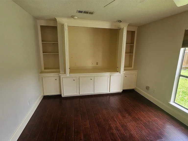 2127 Manor Green Dr — Photo 26