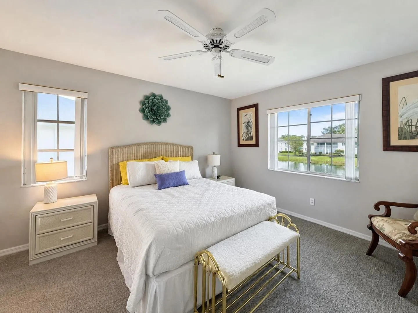 Furnished 3-bedroom, 2-bath lake-view condo in Sapphire Lakes — Photo 4
