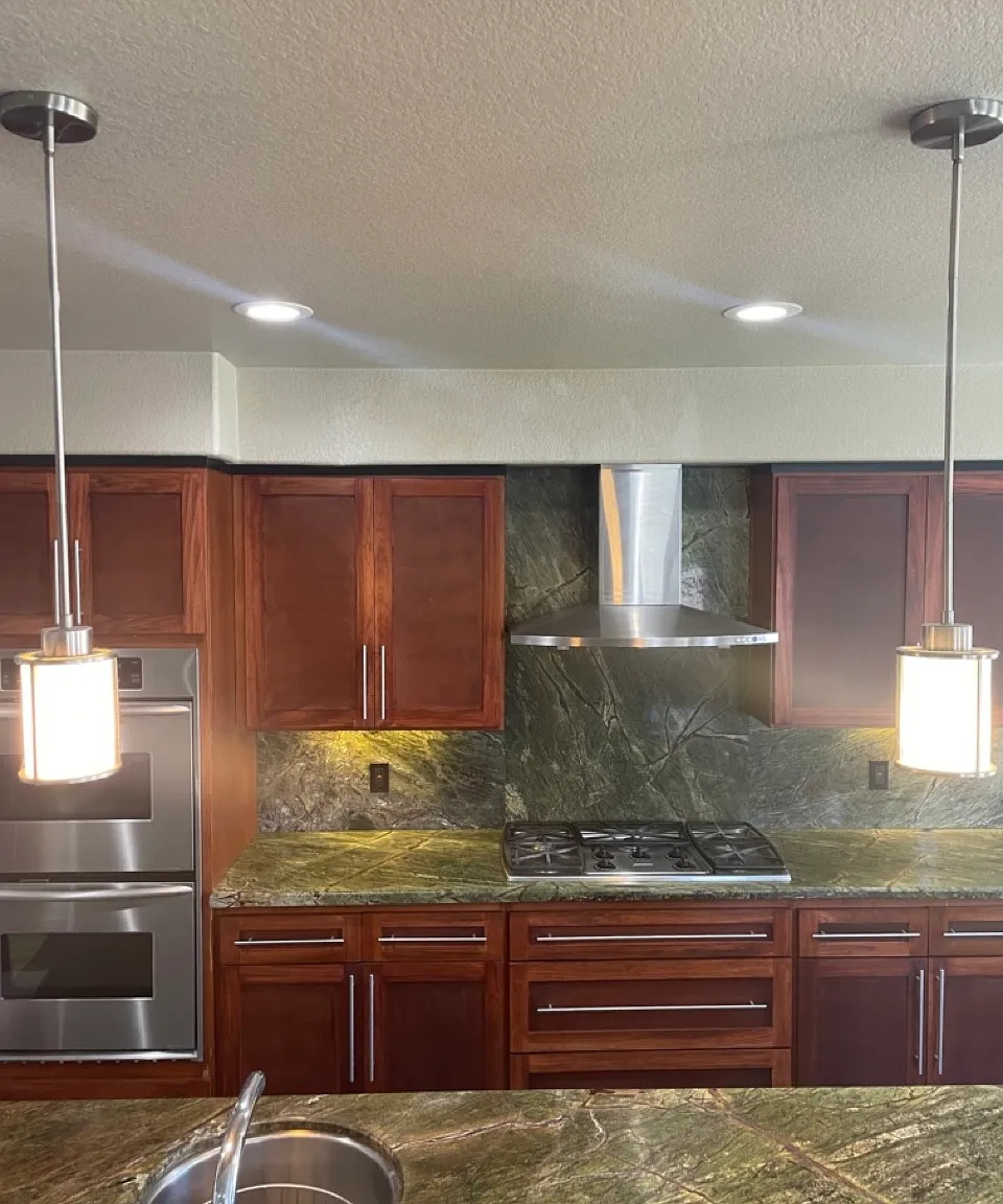 5 bed, 2335 sqft, $5,850 — Photo 4