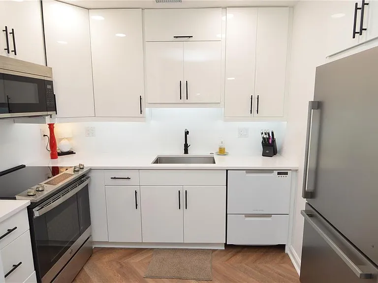 5048 Beach Dr SE #F — Photo 12