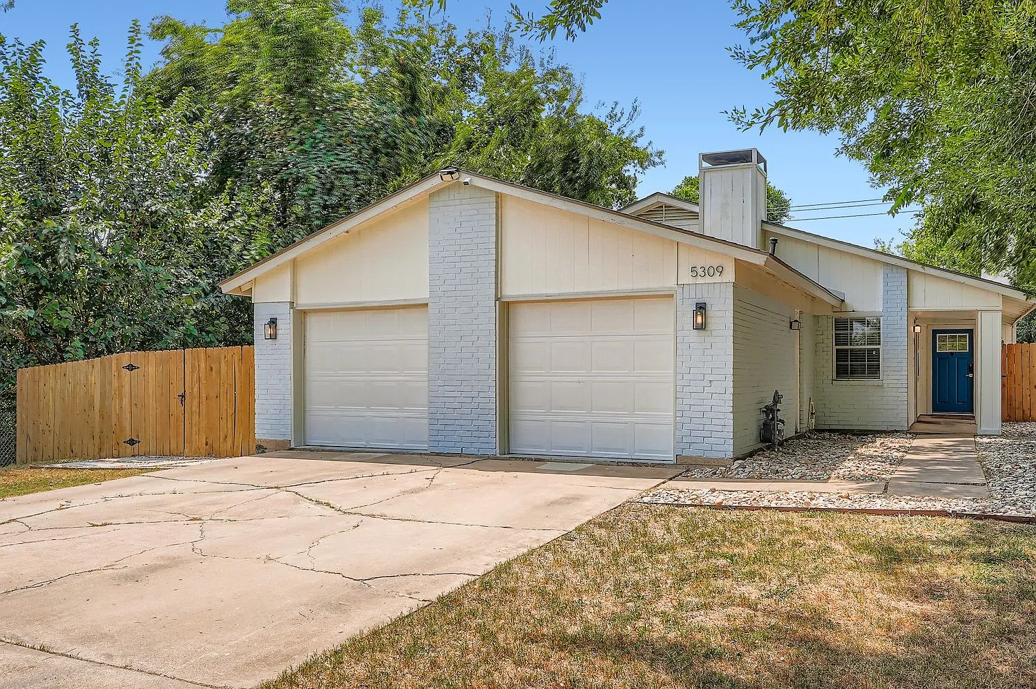 2 bed, 900 sqft, $1,550 — Photo 3