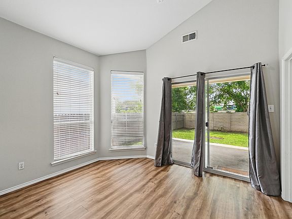 4th image of 7464 Maroon Dr