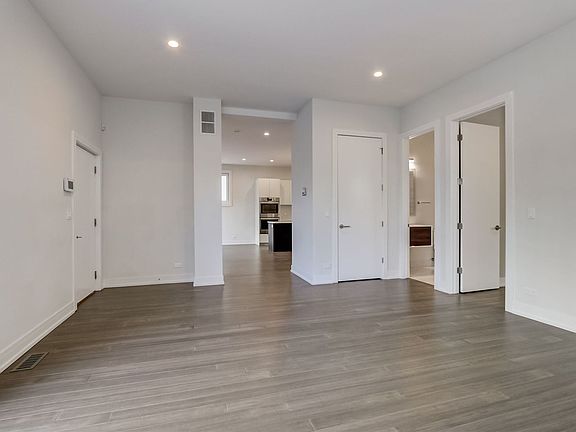 4th image of 4858 N Kenmore Ave #1W