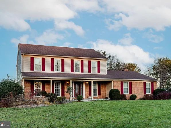 9846 Faust Dr, Vienna, VA 22182