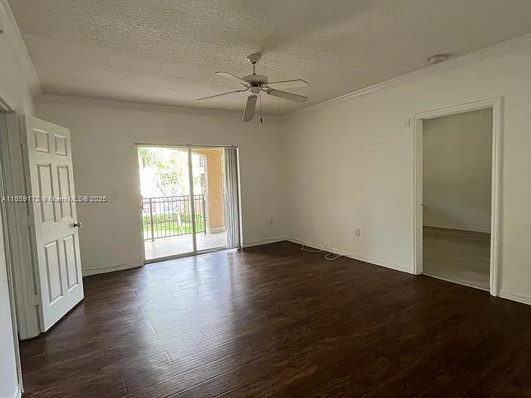 215 SW 117th Ter — Photo 7