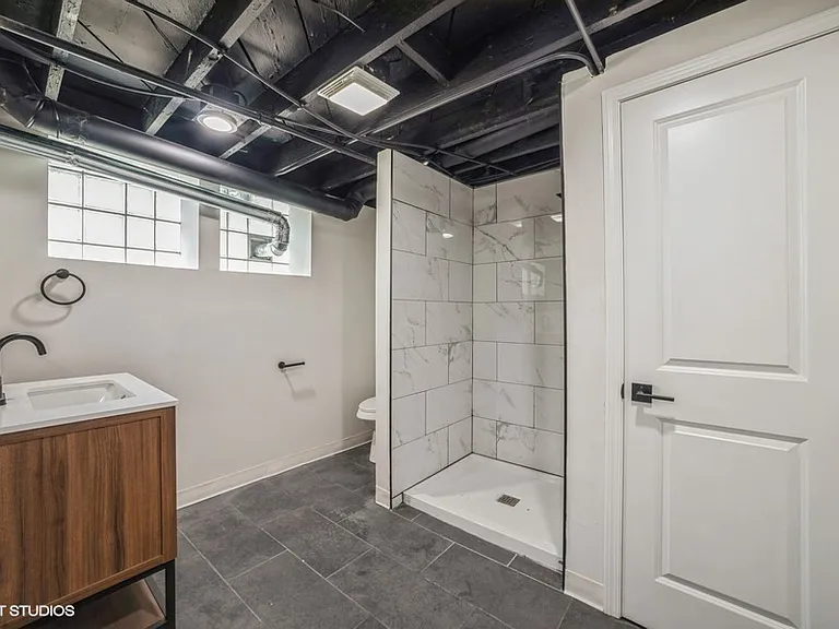 4380 Washington St — Photo 10