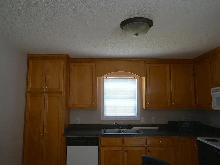 100 Halle Ct — Photo 8