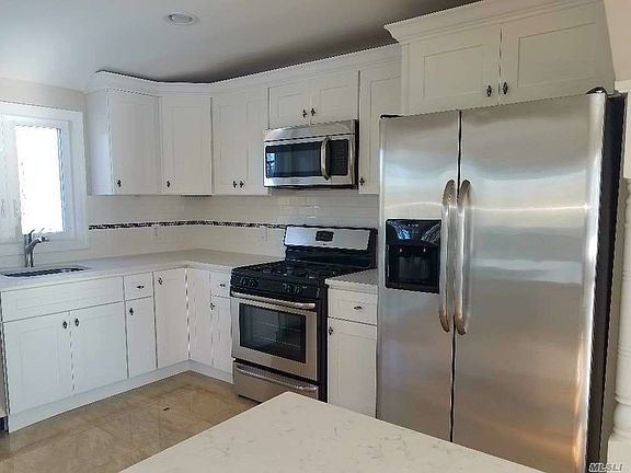 2nd image of 15 Gaymor Ln