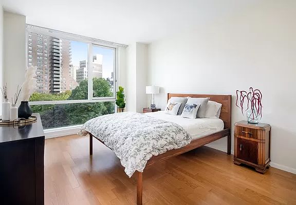 4th image of 200 Chambers St APT 4L
