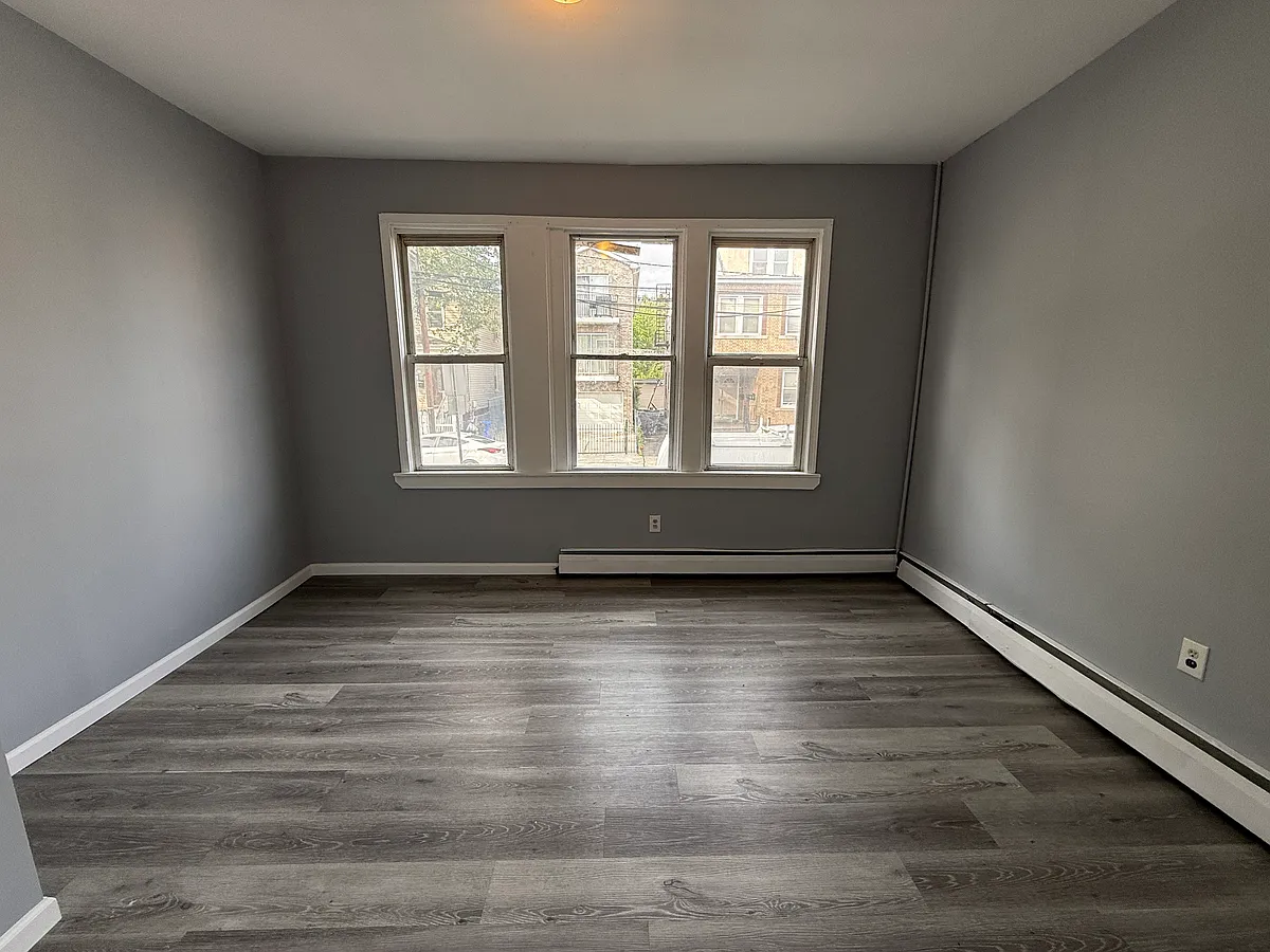 Building Photo - 50 Saint James Pl #1
