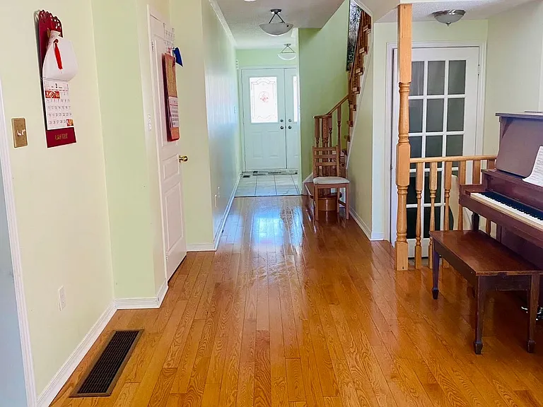 10 Cobblehill Ct — Photo 2