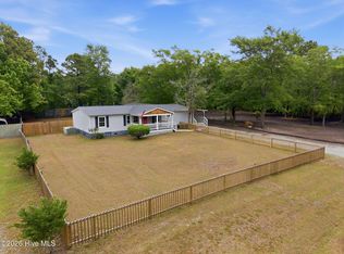 73 J E Batson Rd, Hampstead, NC 28443