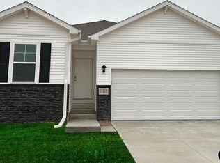 11452 White Pine Dr, Papillion, NE 68046