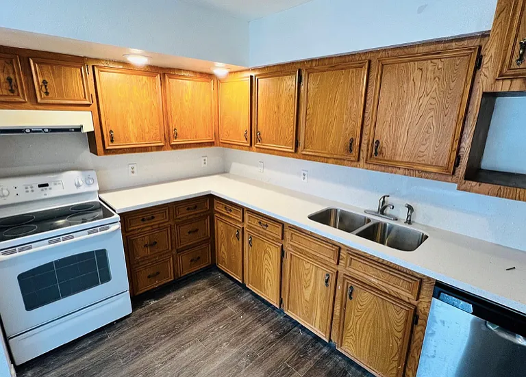 706 Rockdale Rd — Photo 2