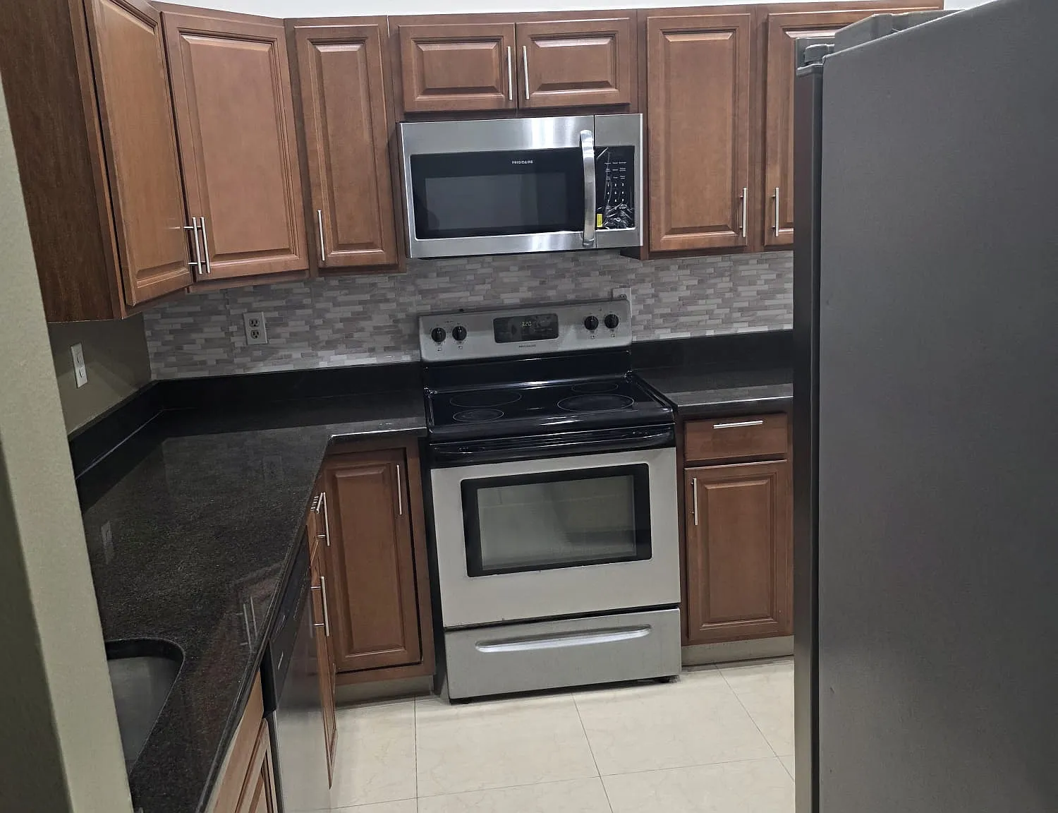2 bed, 976 sqft, $1,950 — Photo 3