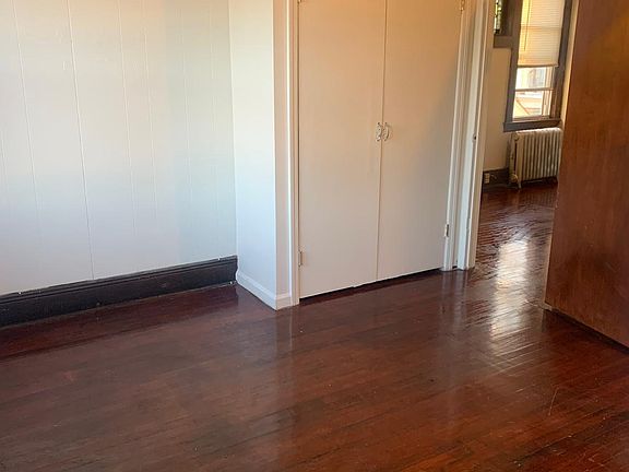 3rd image of 11 Western Pkwy #3