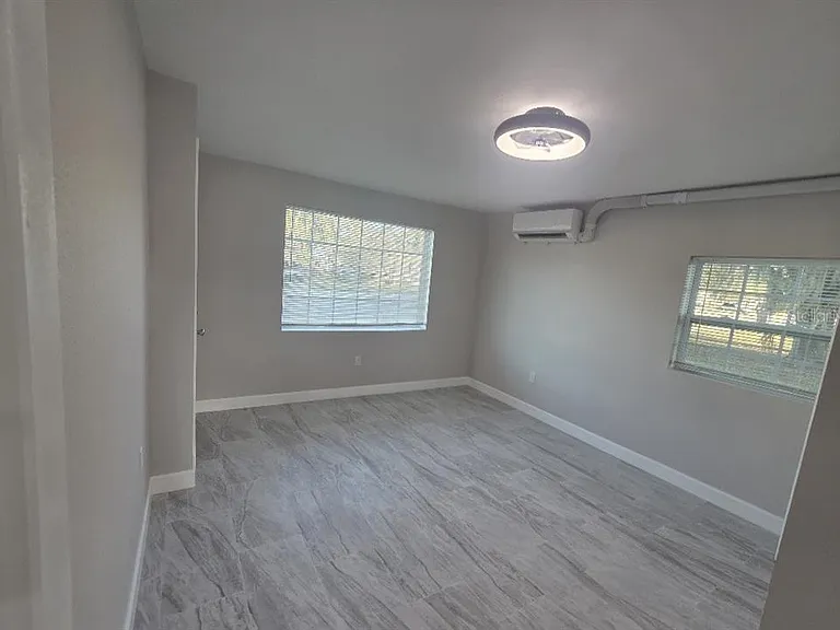 712 S Clyde Ave — Photo 4