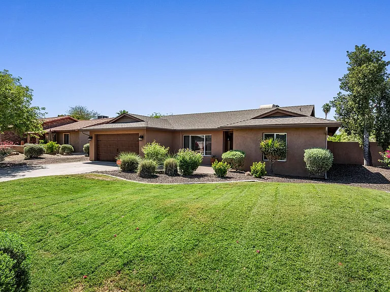 4909 E Sweetwater Ave — Photo 2