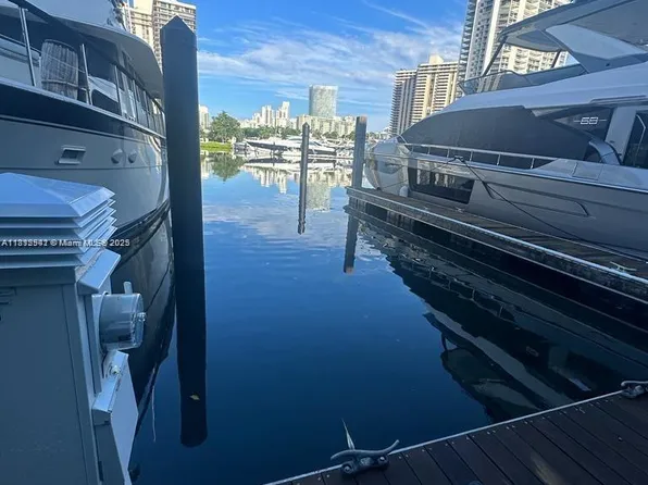 19777 E Country Club Dr, Aventura, FL 33180