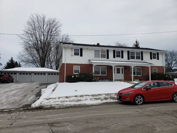 330 Heather Ln APT 2, Fredonia, WI 53021