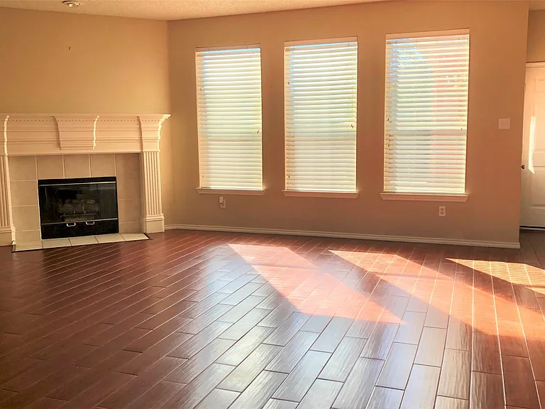 3544 Brewster Dr — Photo 5