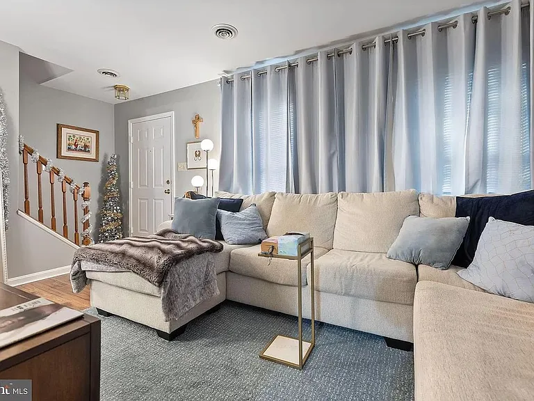 1422 Timber Chase Dr — Photo 1