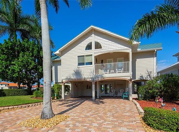 4th image of 1672 Villa Ct