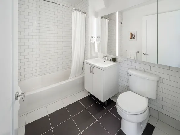 70 Pine Street image 9 of 26