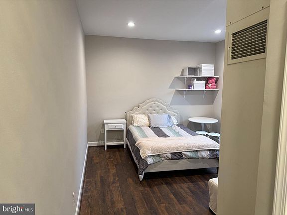 3rd image of 333 2nd St NE APT 305