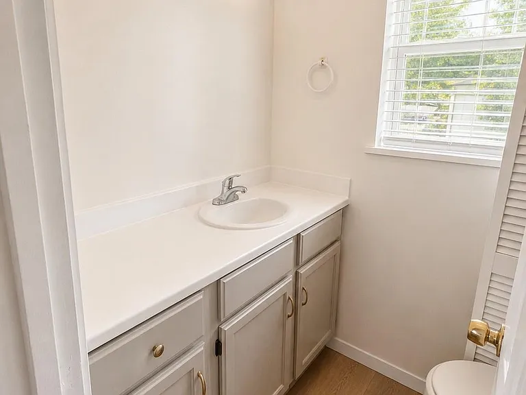 1401 Ball St — Photo 6