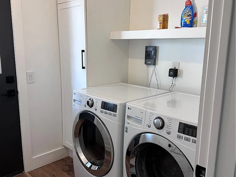 611 Avenue C — Photo 22