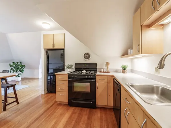 61 Crescent St APT 6, Northampton, MA 01060