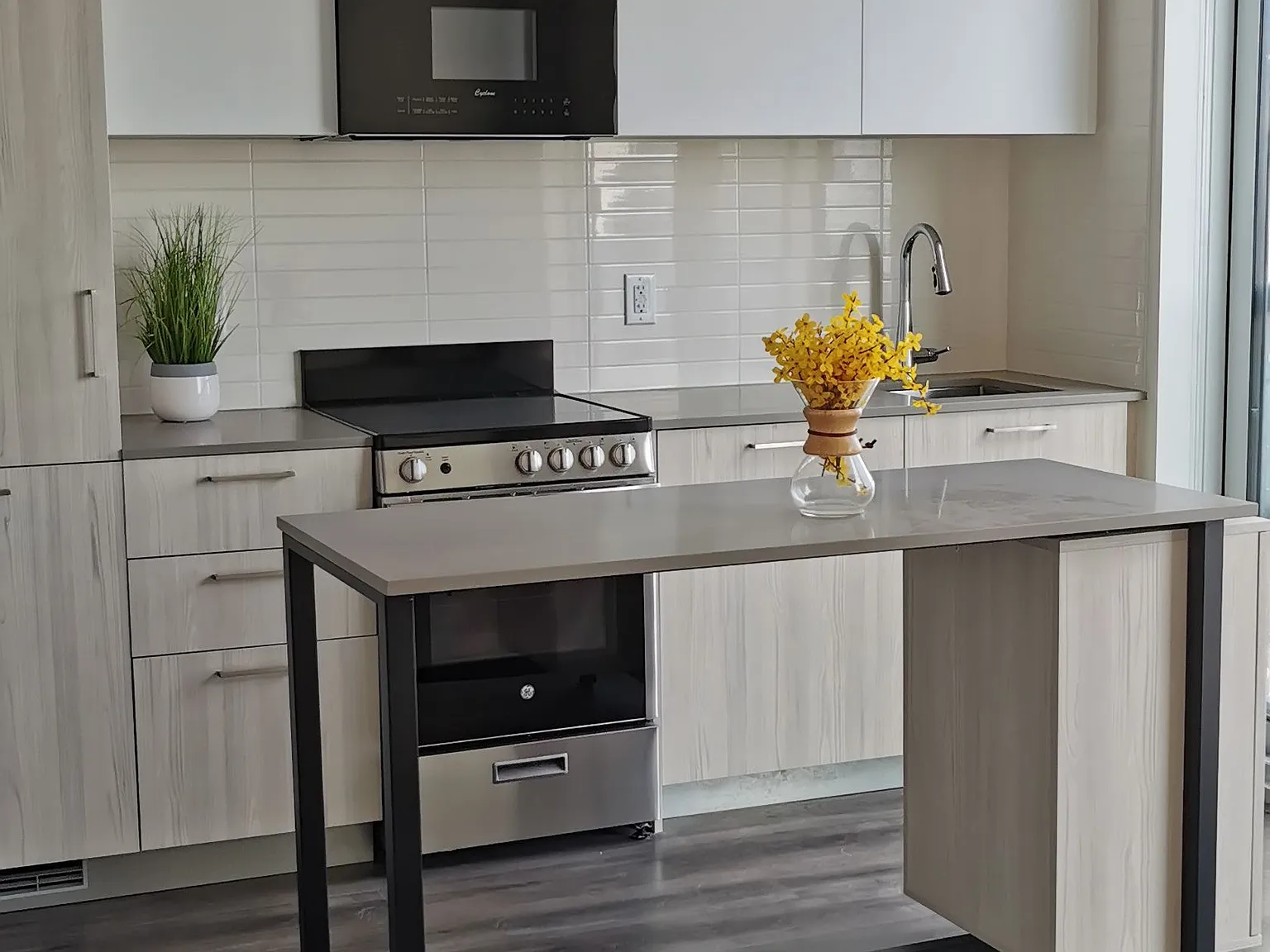 2 bed, $2,500 — Photo 4