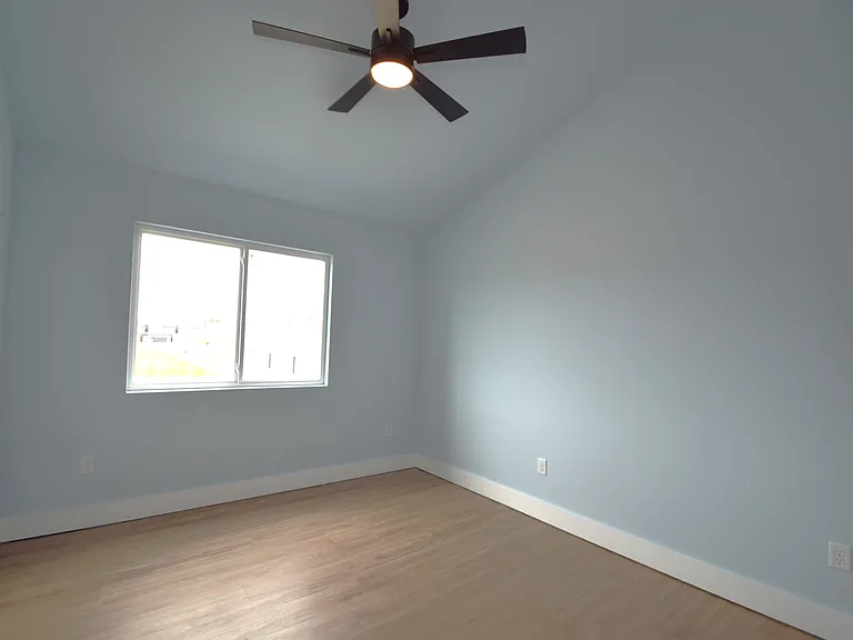 1850 Garnet Ave — Photo 10
