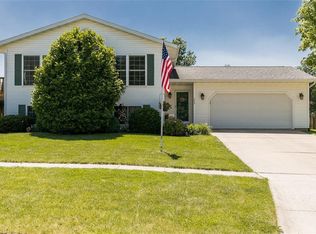 209 Westwood Rd, Williamsburg, IA