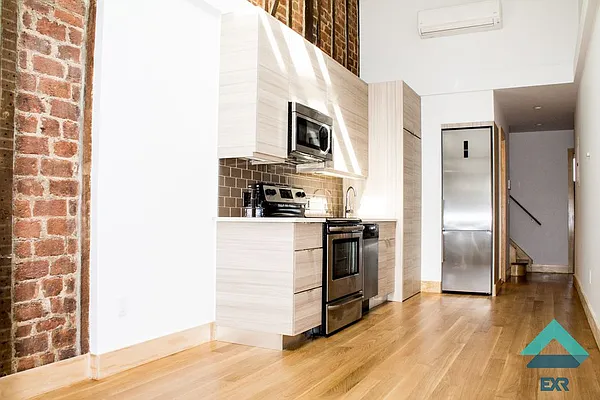 Rented by EXR | media 42