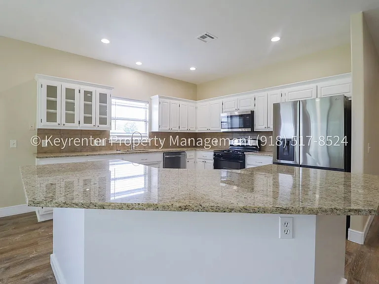 806 W 118th St S — Photo 28