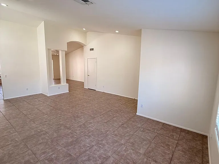 4556 E Charleston Ave — Photo 5