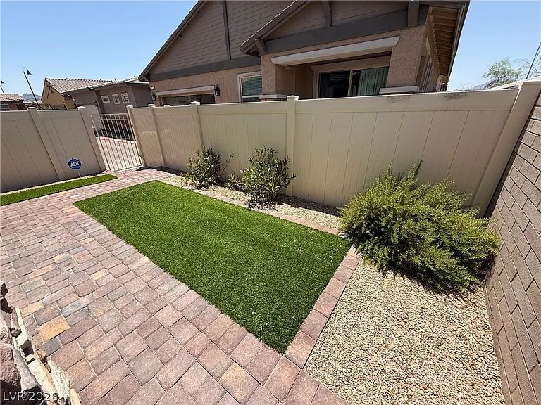 208 Bellini Peak Ave — Photo 9