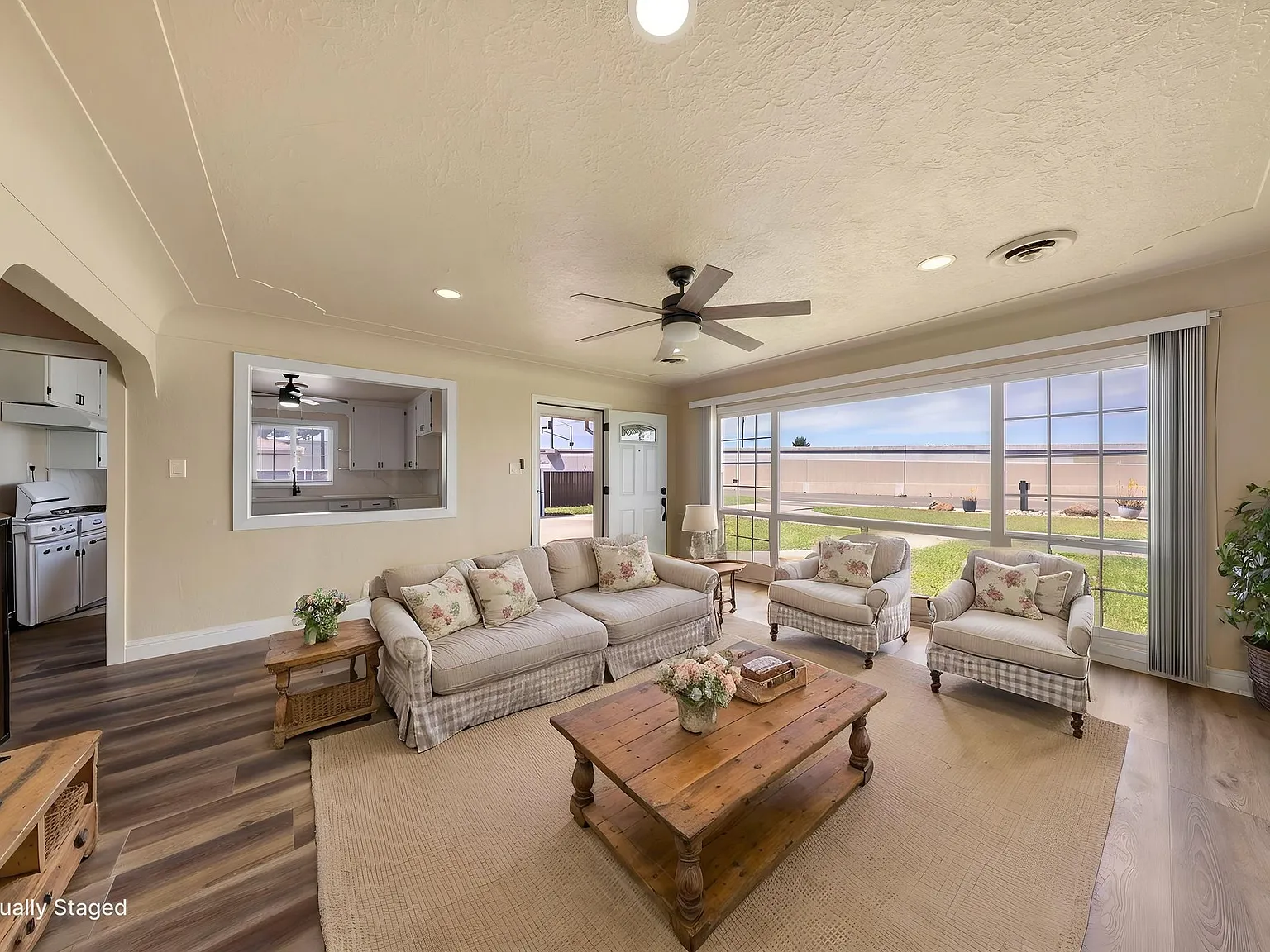 3 bed, 1856 sqft, $3,200 — Photo 4