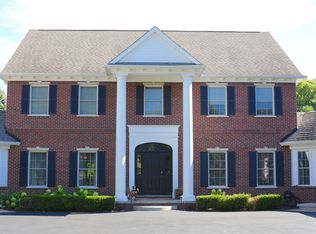 1385 Valley Crest Ct, Milford, MI 48381