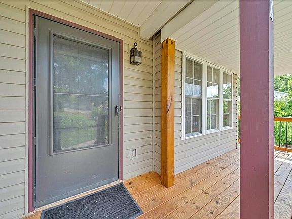 5th image of 20 Wood Ridge Dr NE