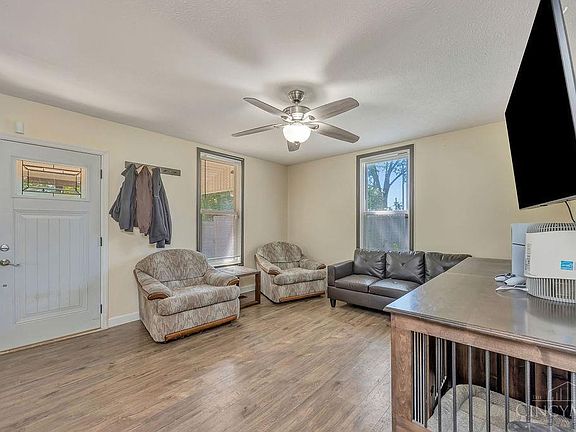 2nd image of 207 W 27th St