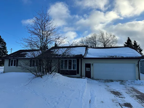 226 E 20th Ave, Sault Sainte Marie, MI 49783