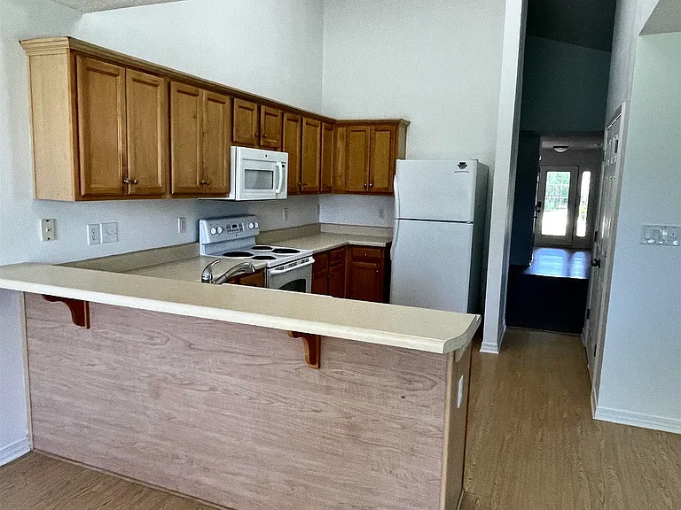 1476 W Fairway Dr — Photo 2